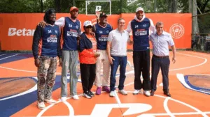 Giannis Antetokounmpo: Đại Sứ Betano Khánh Thành Sân Bóng Rổ Tại Rio